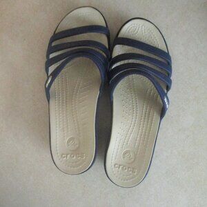 Ladies Navy Size 7W Crocs Sandals ~ Like New!